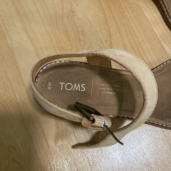 TOMS women’s sandals! Worn once, in great condition!! Leather straps and woven - Picture 5 of 11